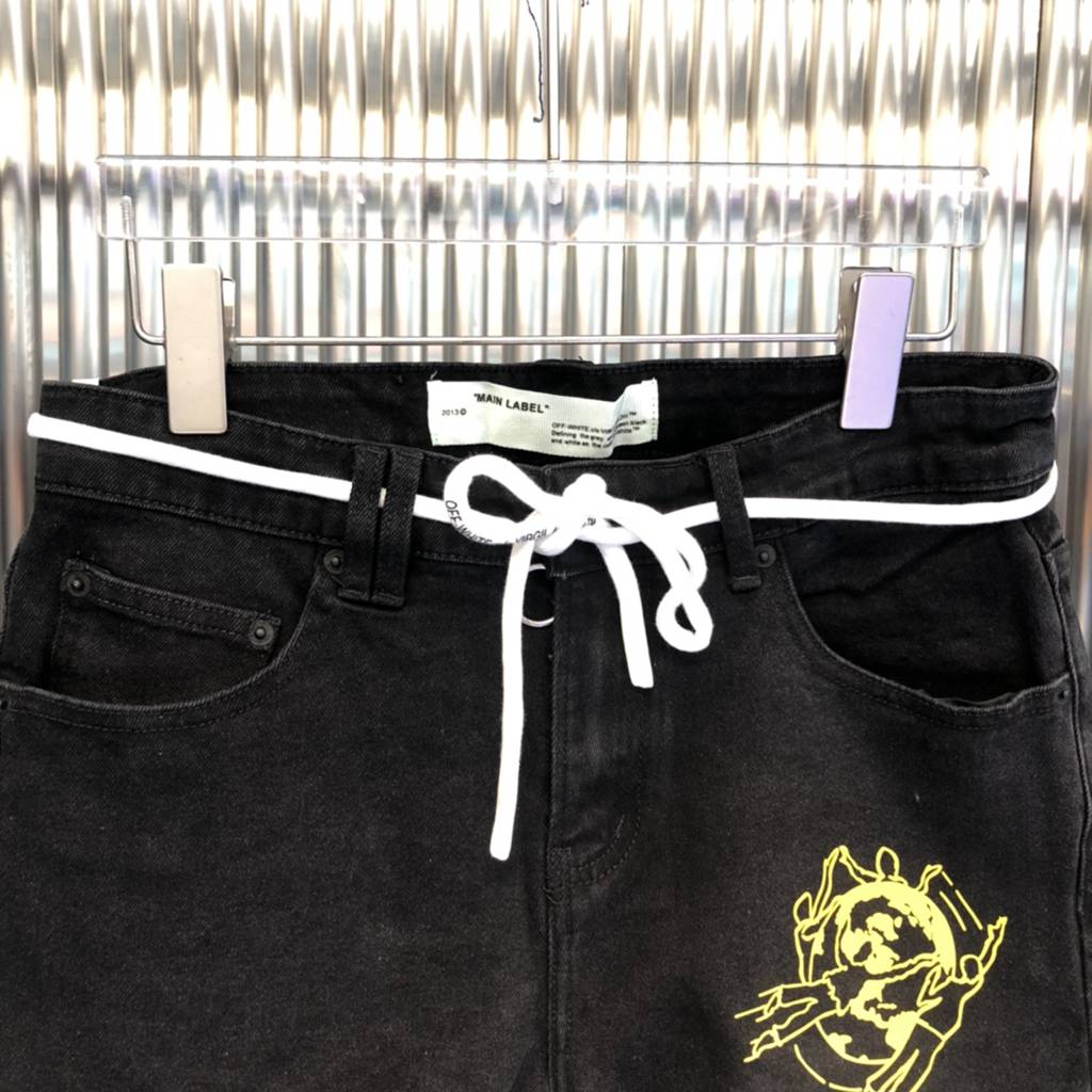 OFF WHITE